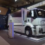 ¿CONOCES LO QUE PREPARA FORD TRUCKS EN ESPAÑA? Ford Trucks iniciará la comercialización de su Camión eléctrico rígido en versiones 4X2 y 6X2 durante la última parte de 2025.