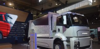 ¿CONOCES LO QUE PREPARA FORD TRUCKS EN ESPAÑA? Ford Trucks iniciará la comercialización de su Camión eléctrico rígido en versiones 4X2 y 6X2 durante la última parte de 2025.