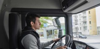¿Cuál es el sueldo real de un camionero en España? ¿Compensa el salario medio de un conductor profesional de camiones las muchas horas trabajadas y los riesgos de la carretera?