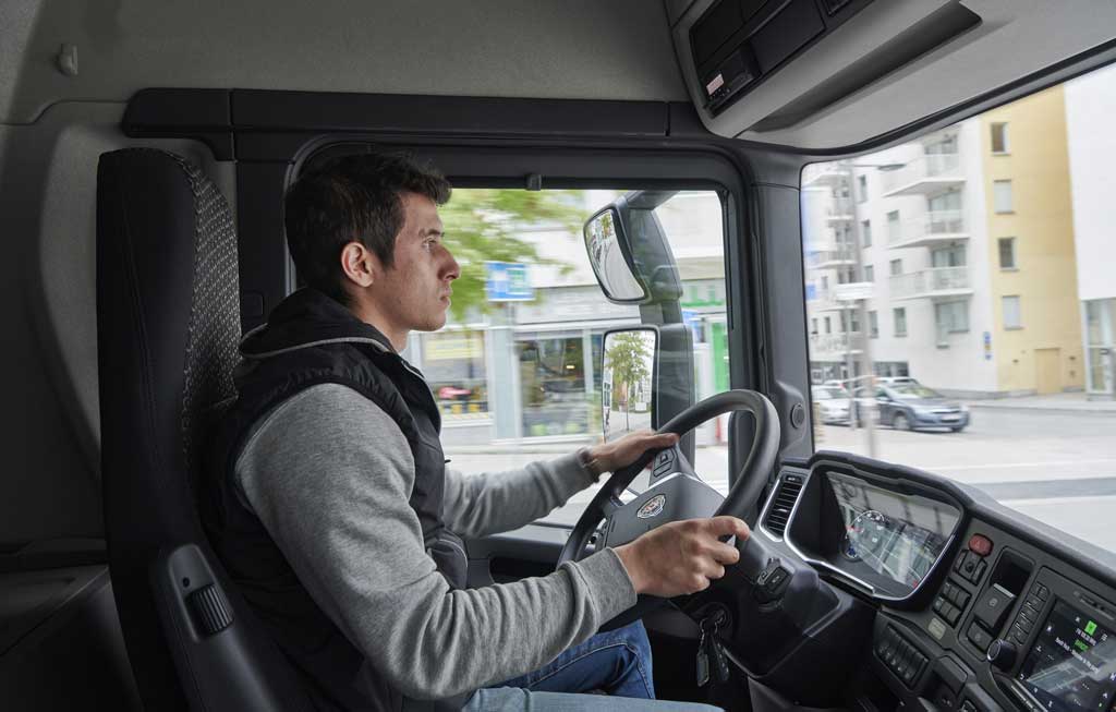 ¿Compensa el salario medio de un conductor profesional de camiones las muchas horas trabajadas y los riesgos de la carretera? ¿Compensa el salario medio de un conductor profesional de camiones las muchas horas trabajadas y los riesgos de la carretera?