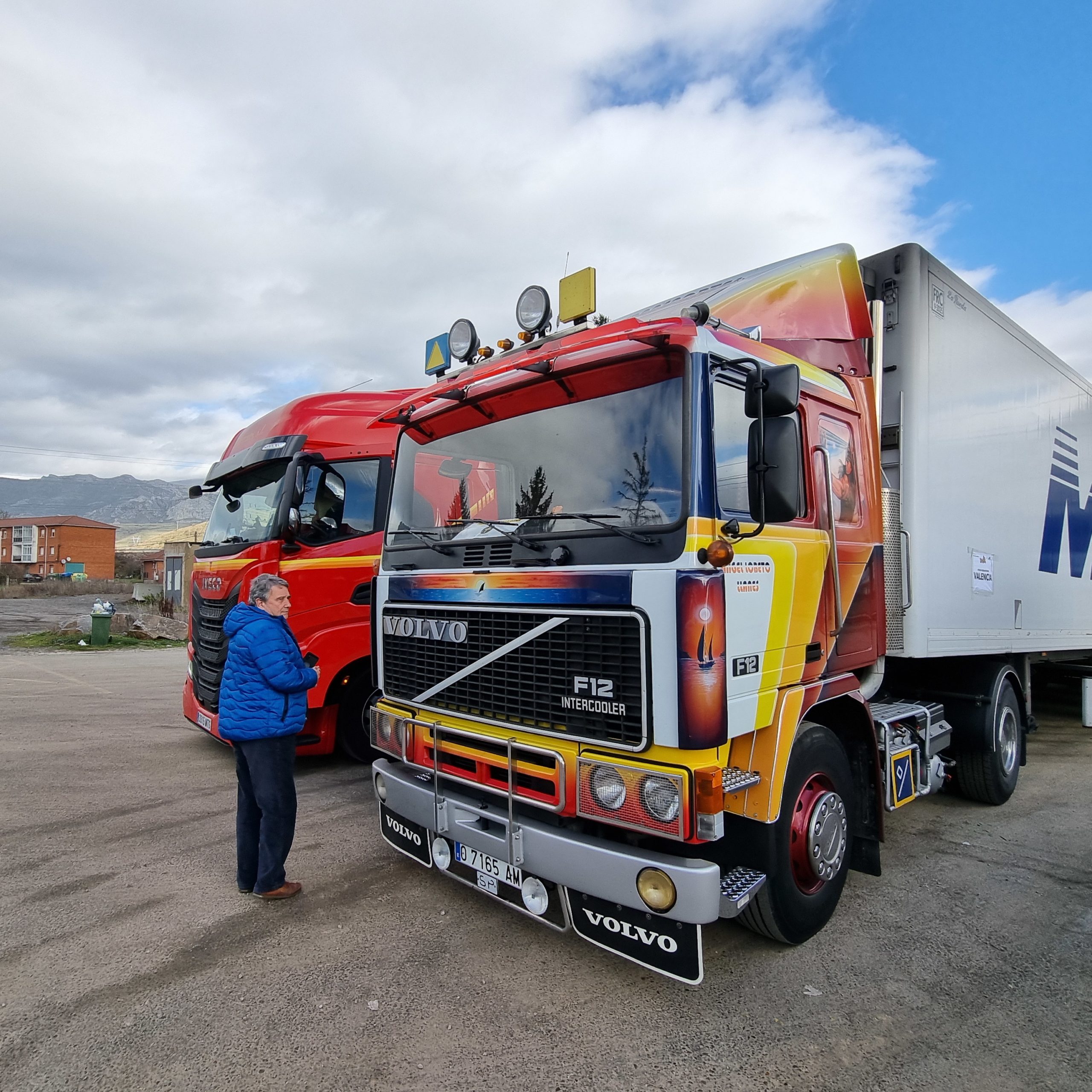El Conan, Volvo F12, junto a Alberto Puerta. El Conan, Volvo F12, junto a Alberto Puerta.