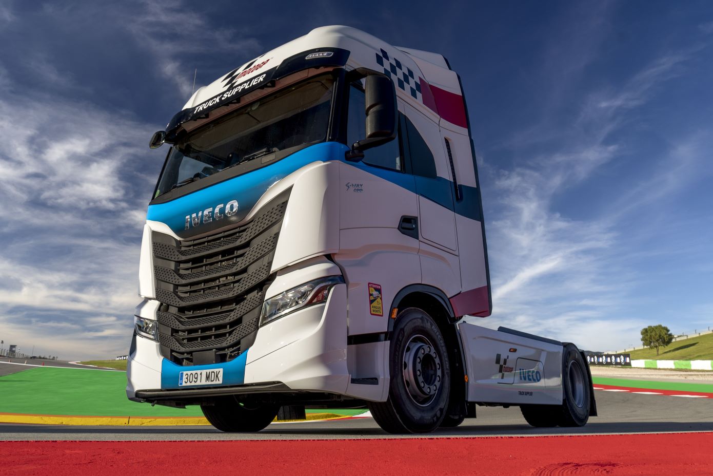 ¿Sabes que tienen en común un IVECO S-Way y una MotoGP?