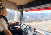 Puerto Pajares N-630 con el Volvo F12 Conan y Alberto Puerta Alberto Puerta al volante del Volvo F12 Conan en el Puerto de Pajares.