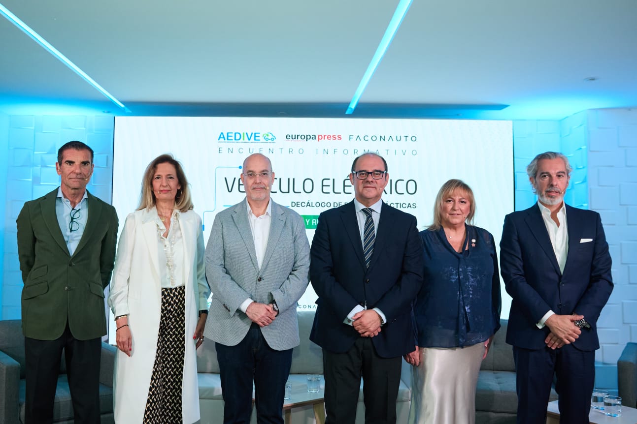 Decálogo de Seguridad del Vehículo Eléctrico de Faconauto y AEDIVE