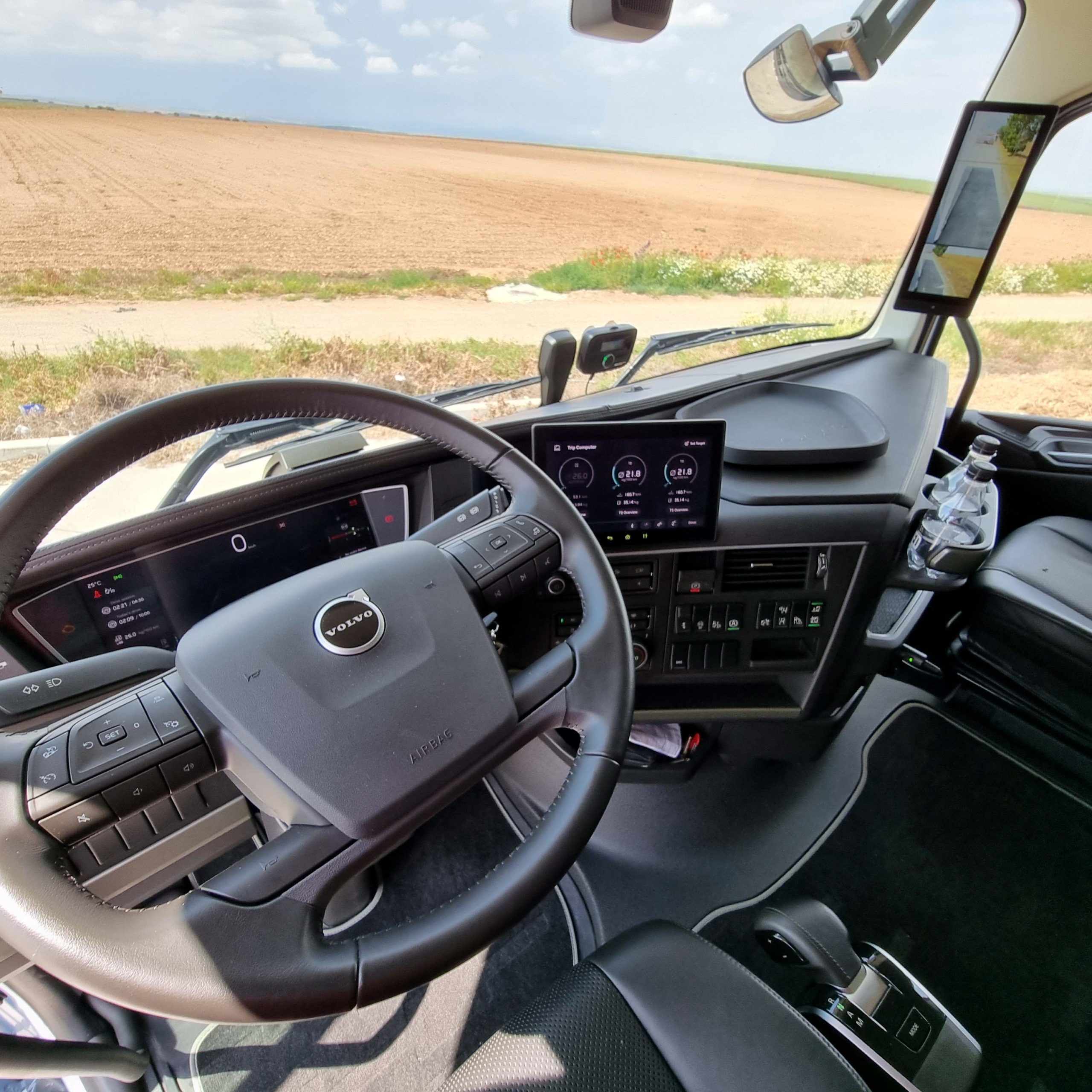 Puesto de conducción del VOLVO FH AERO 500 GNL Globetrotter. Puesto de conducción del VOLVO FH AERO 500 GNL Globetrotter.