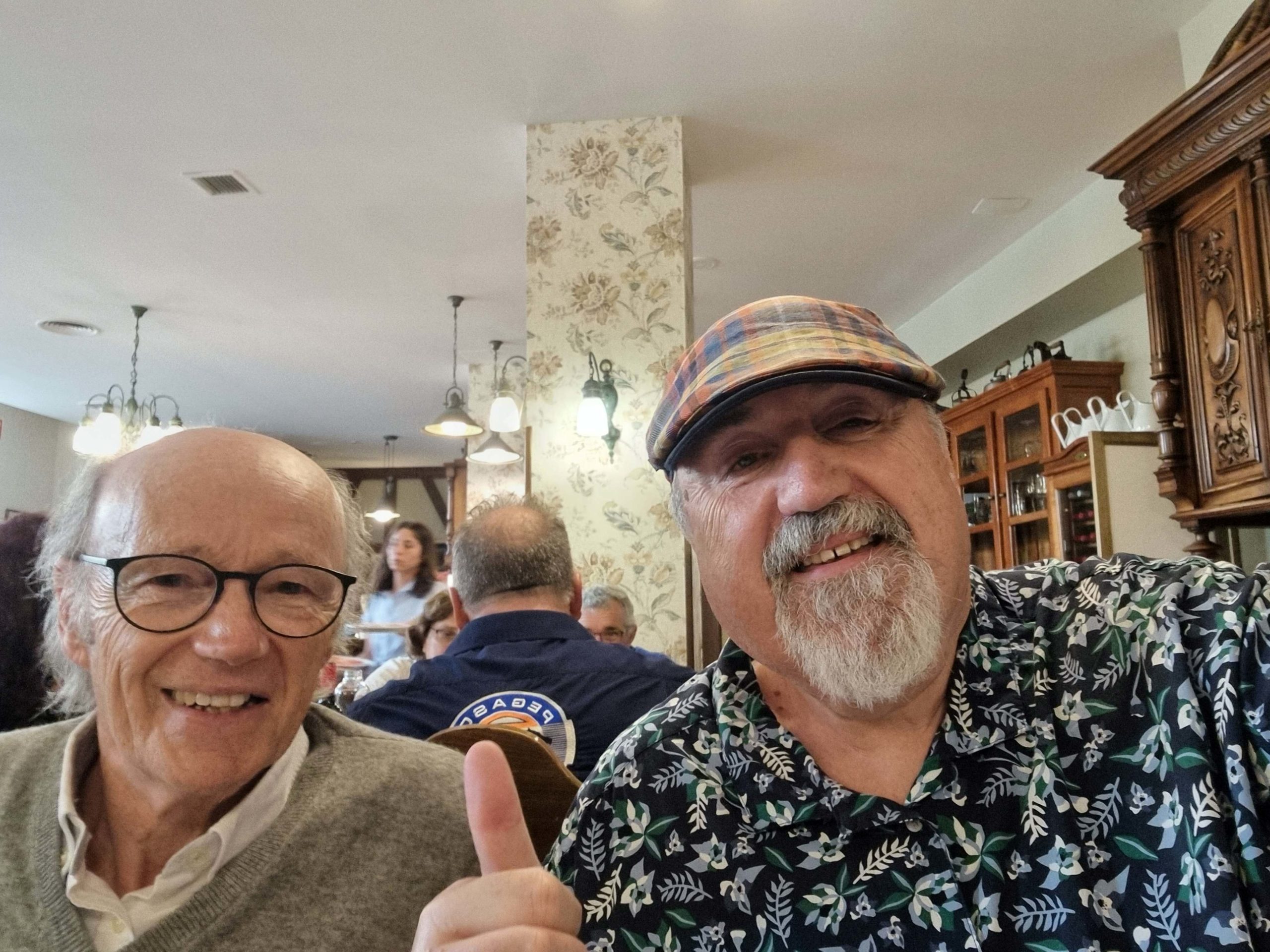Fue un placer poder compartir anécdotas de carreras de camiones con Juan Escavias, quien fuera uno de los piltotos, junto a Salvador Cañellas, de los Troner del Team Pegaso CS. Fue un placer poder compartir anécdotas de carreras de camiones con Juan Escavias, quien fuera uno de los piltotos, junto a Salvador Cañellas, de los Troner del Team Pegaso CS.