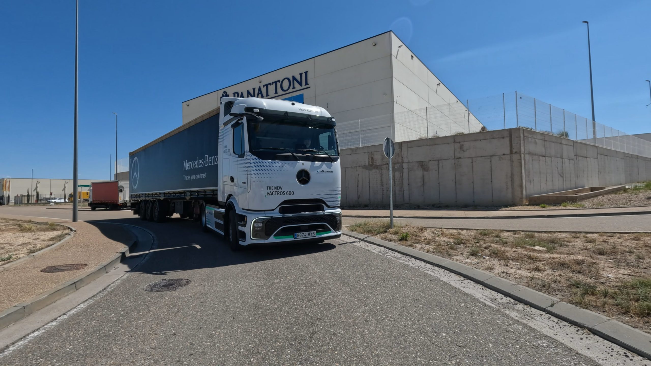 Ruta Madrid-Zaragoza-Madrid con 39 T en el camión eléctrico Mercedes Benz eActros 600.