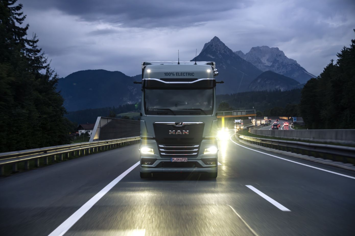 eTruck de MAN de ruta nocturna por Brennero