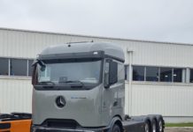 CAMIONES ELÉCTRICOS eActros 400 y eActros 600 Mercedes Benz Trucks incrementa la gama de modelos Mercedes Benz eActros con cabina Procabin, espejos y chasis cuatro ejes rígido 8X2.