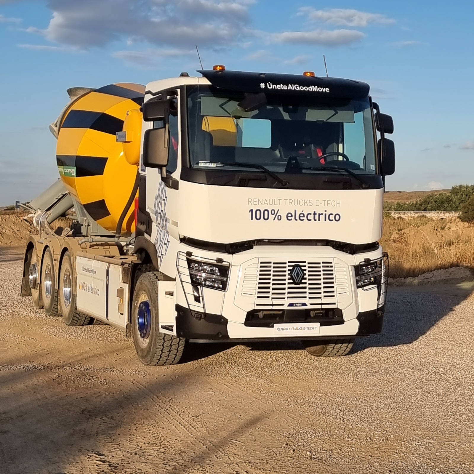 Espectacular chasis hormigonera 8X4 eléctrico Renault Trucks e-Tech.
