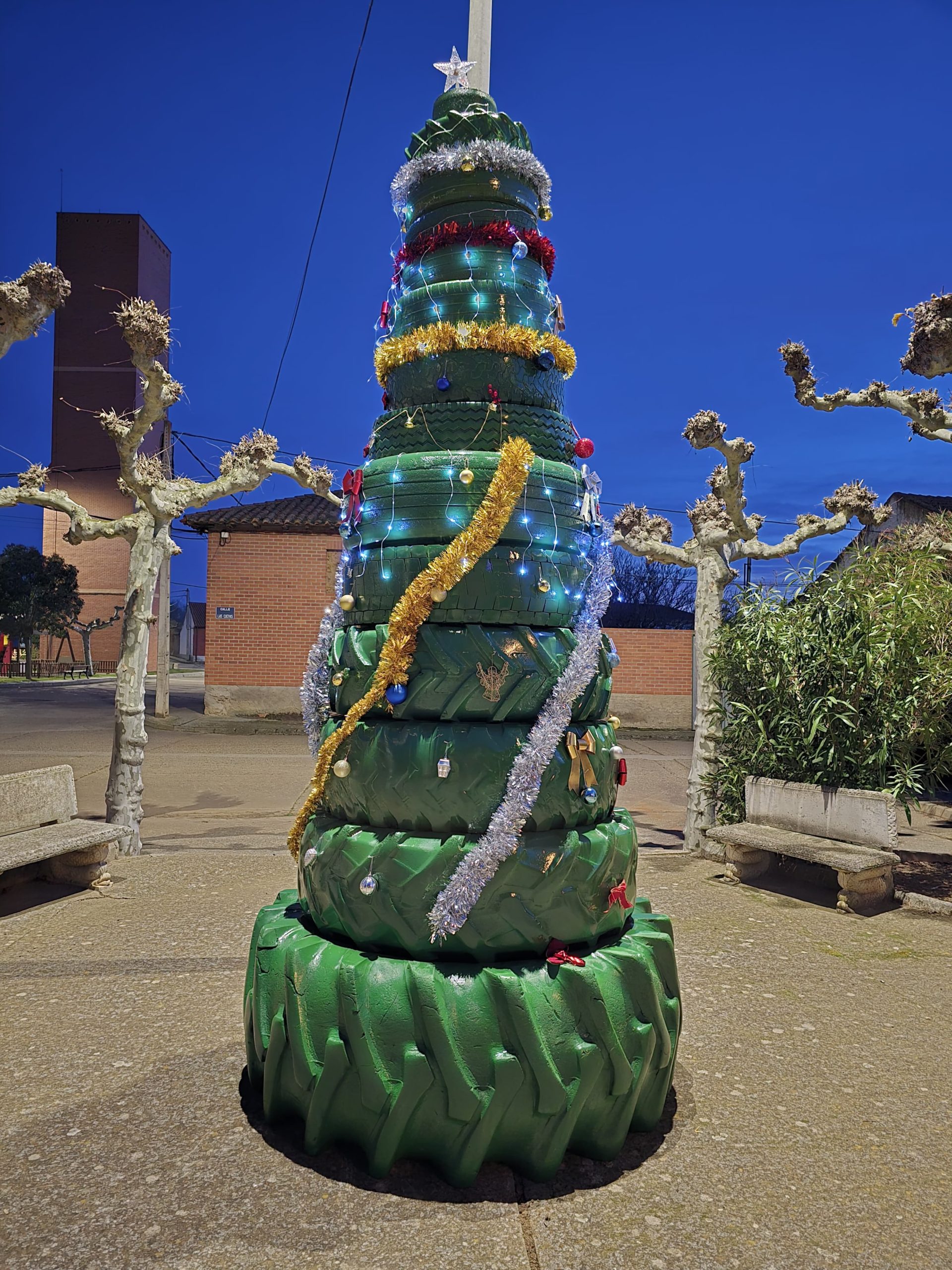 Un árbol de Navidad muy rutero. Un árbol de Navidad muy rutero.