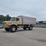 Zetros Mercedes Benz Único Camión Militar Europeo con Cabina de Morro Revoluciona el Ejército Francés La serie de camiones Zetros de Mercedes Benz Trucks destaca por su cabina de morro y exclente motricidad para circular a plena carga por terreno complicado offroad. Aquçi vemos una versión 4X4.