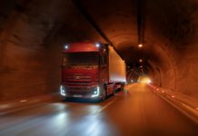 Ford F-MAX MCA con puesto de conducción digital Ford Trucks mejora la aerodinámica exterior del F MAX y ofrece un nuevo puesto de conducción digital.