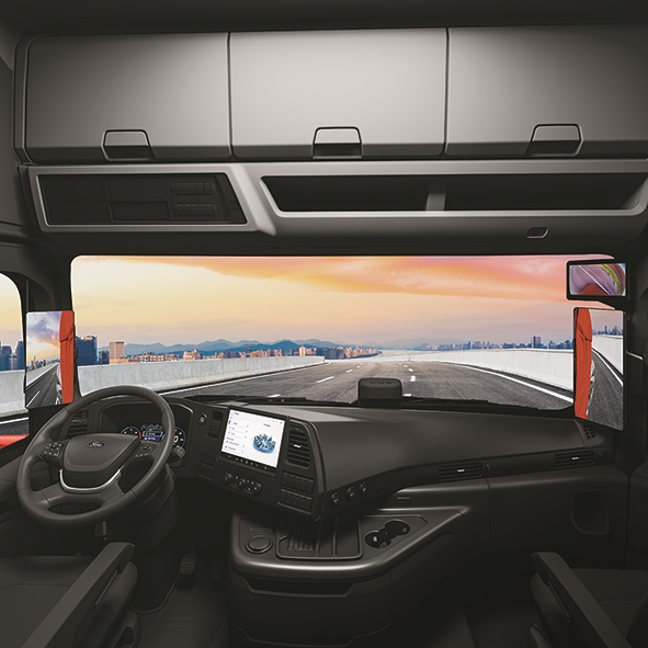 Ahora el Ford Trucks F MAX MCA ofrece un puesto de conducción digital con asistente de voz incluido.