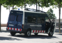 Mossos d’Esquadra se suben a un camión en marcha para salvar a conductor con ictus