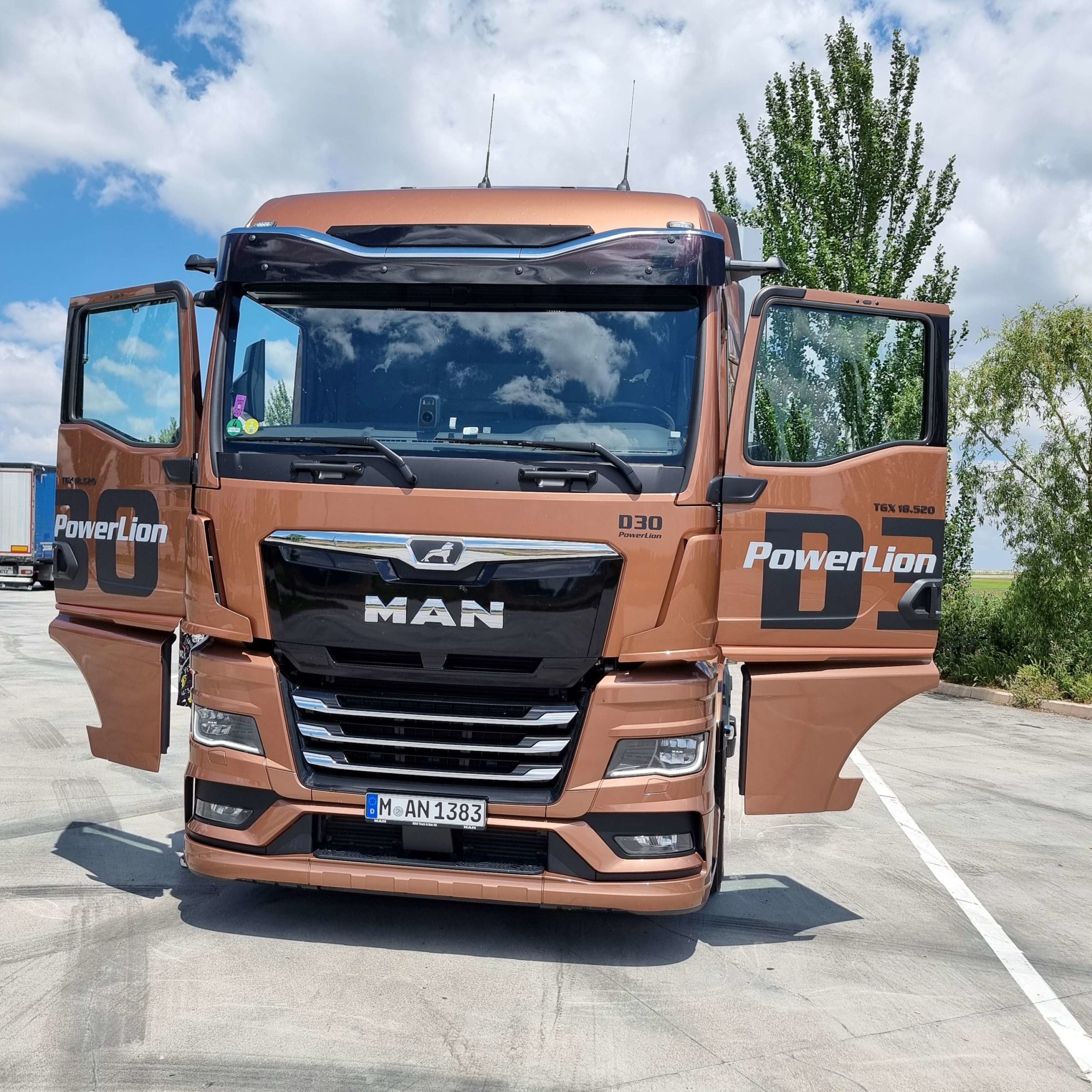Con la tractora MAN TGX D30 520 PowerLion ha sido la primera vez que con cerca de 40T marcamos un consumo de gasóleo por debajo de los 22 lts/100kms. 