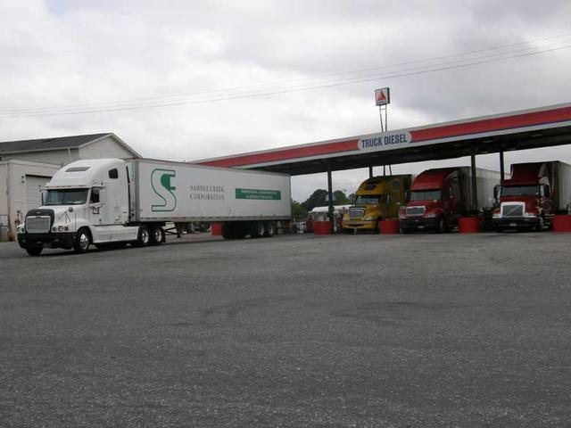 Dolly Parton lanza su propia red de paradas para camioneros