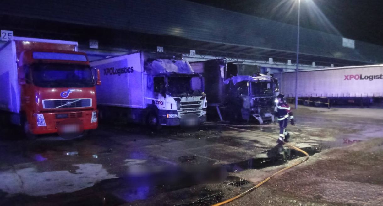Seis camiones calcinados en el Centro de Transportes de Benavente