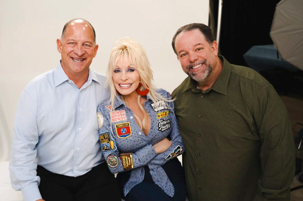 Dolly Parton lanza su propia red de paradas para camioneros