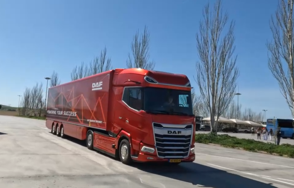 La cabina XG+ de longitud extra convierte a este camión en el preferido de muchos para la gran ruta.TOP 8 DAF XG+ 530