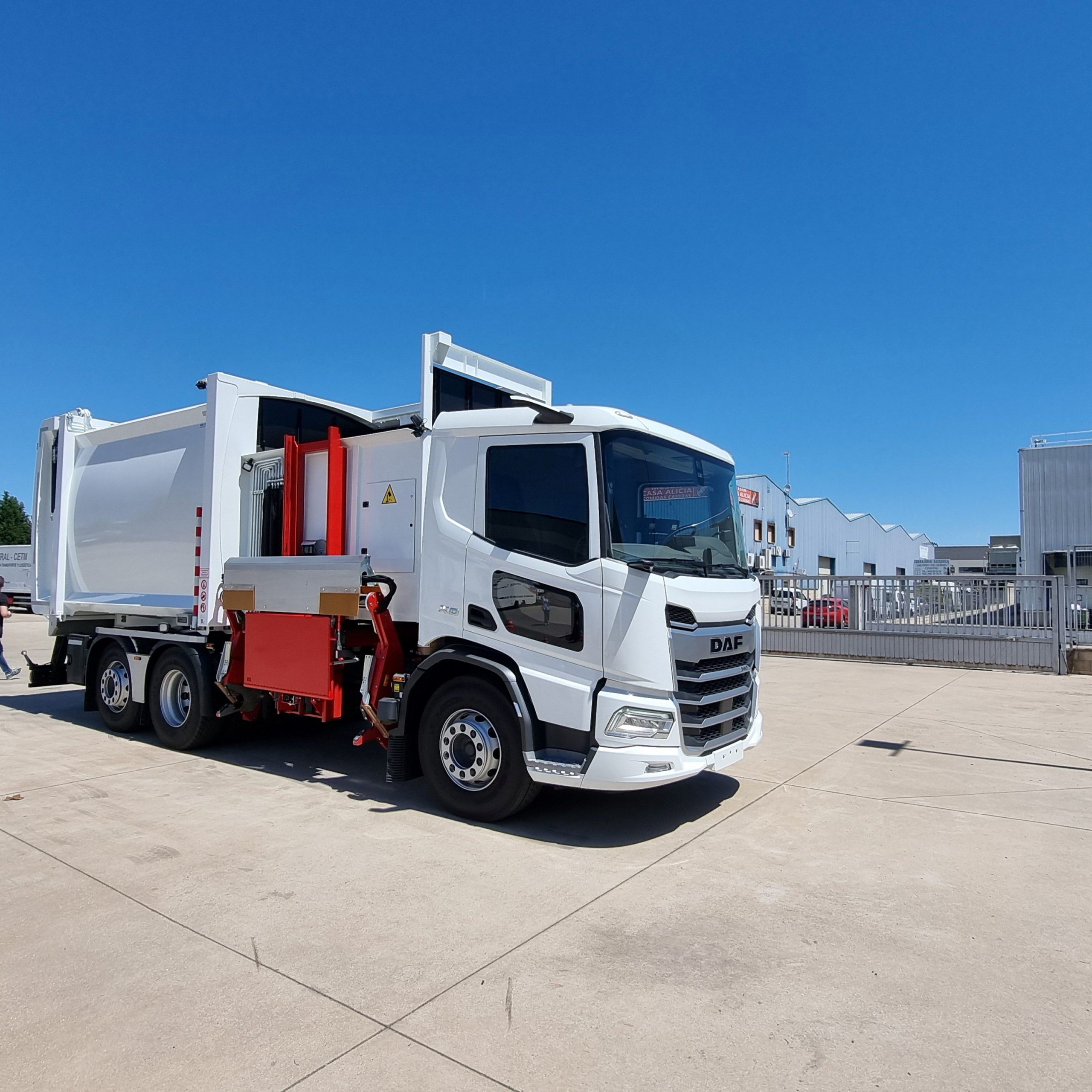 DAF XD 6X2 compactador de basuras urbano.