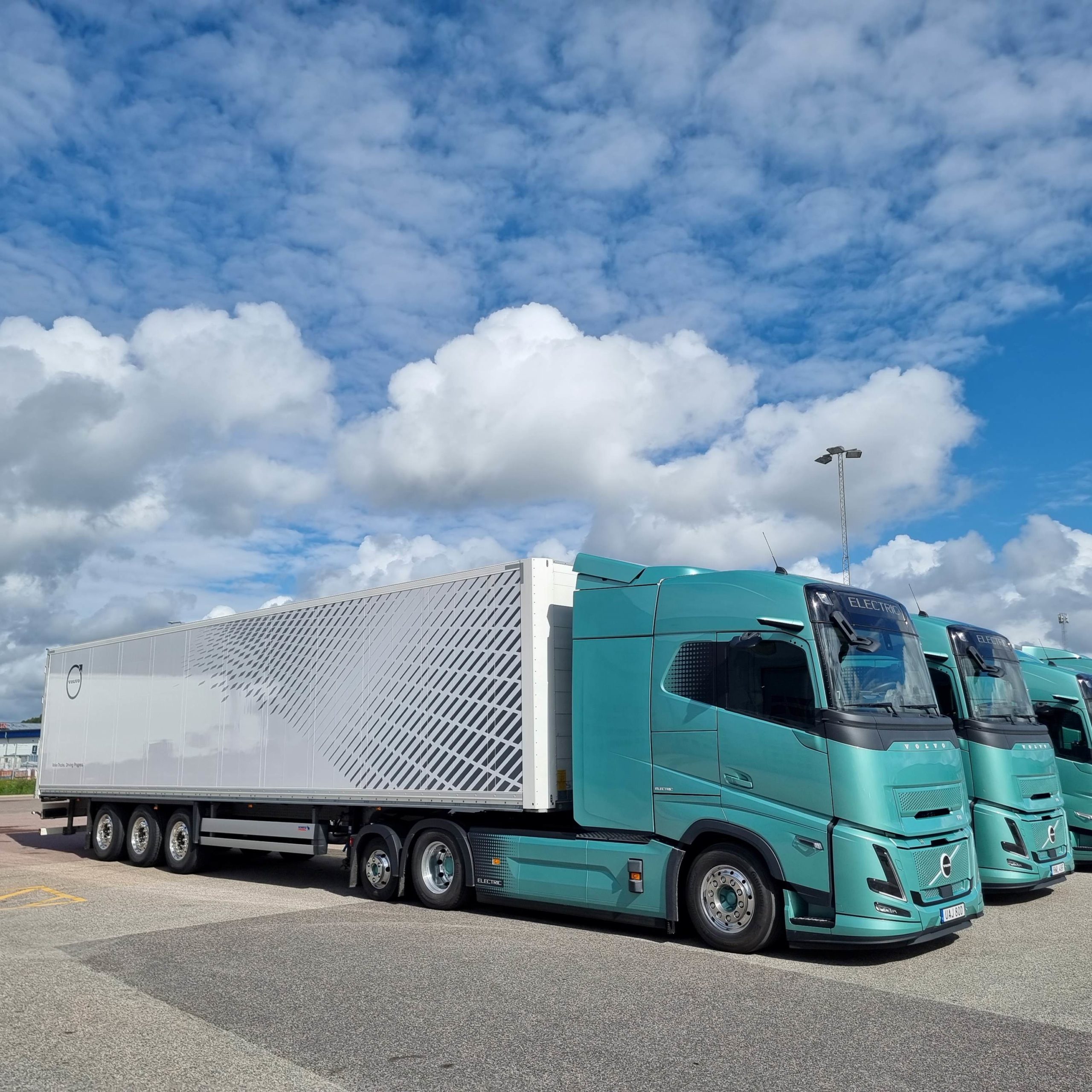 Volvo Trucks Extended Range la tractora eléctrica 6X2 de la gama FH Electric AERO con 700 km de autonomía .