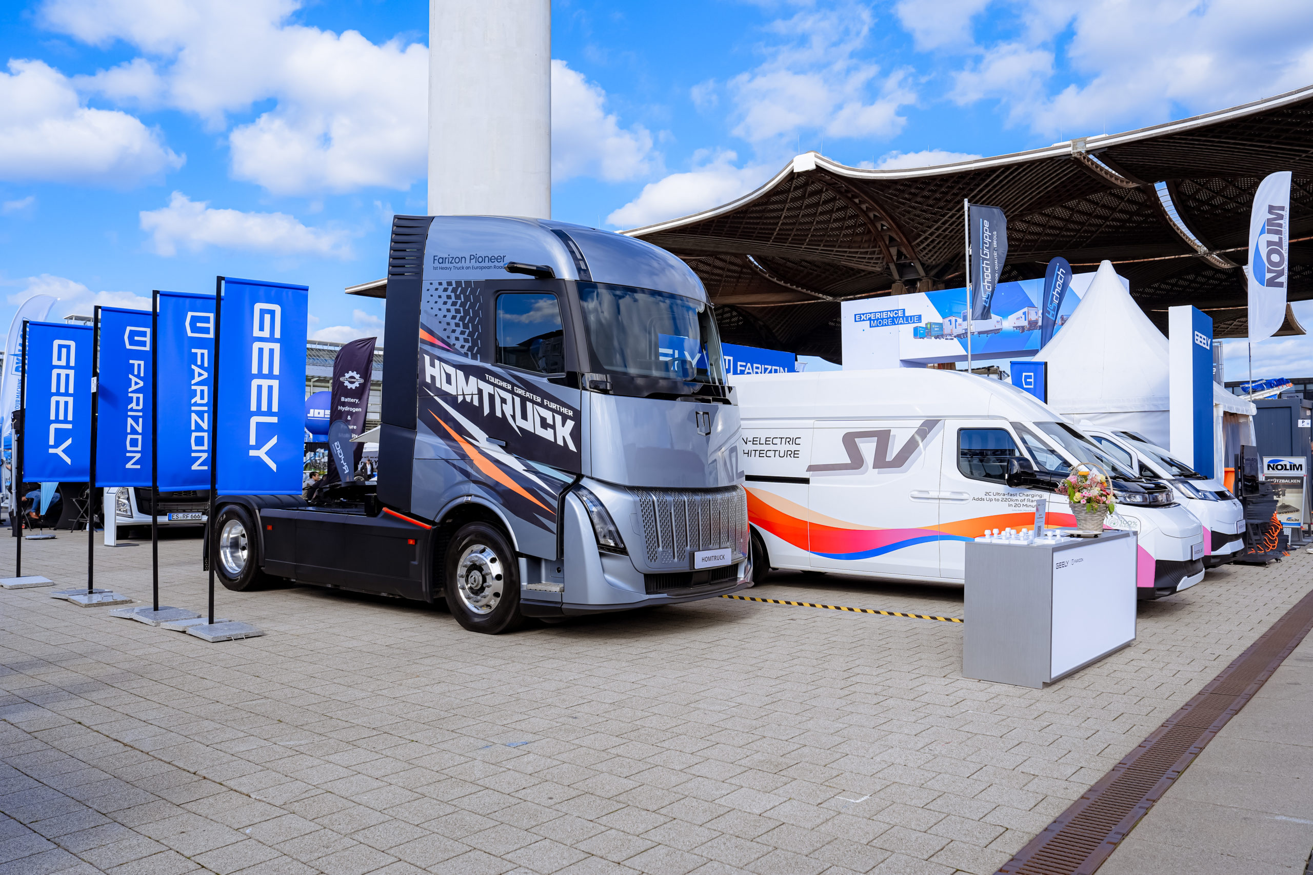 Tractora eléctrica Farizon Homtruck del Grupo GEELY que se ha mostrado por primera vez en Europa durante el IAA Transportation 2026.