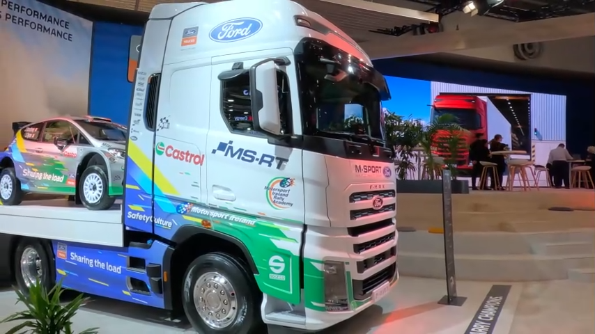 El F MAX GEN 2 MCA une a un motor de 510 CV totalmente renovado una caja de marchas automatizada de 16 velocidades y el puesto de conducción digital.