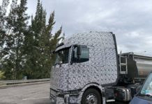 ¿Y ESTE PROTOTIPO DE CAMIÓN CAMUFLADO QUÉ ES? DE NUEVO UN ORNI CIRCULANDO POR LA A2 Proto camion camuflado... ¿Aqué marca crees que pertenece?