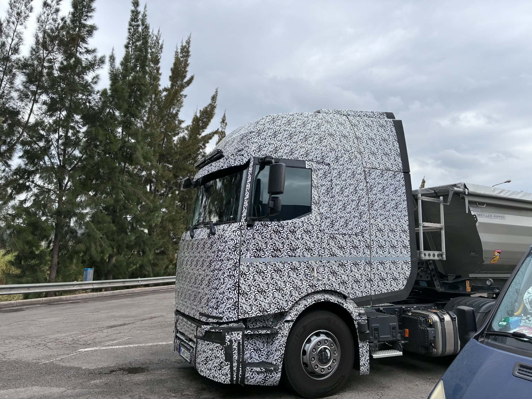Proto camion camuflado... ¿Aqué marca crees que pertenece?